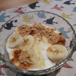 簡単デザートに！バナナのハチミツきな粉ヨーグルト